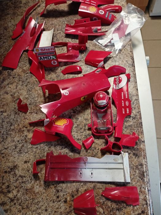 Elementy karoserii kyosho F1 ferrari po wypadku