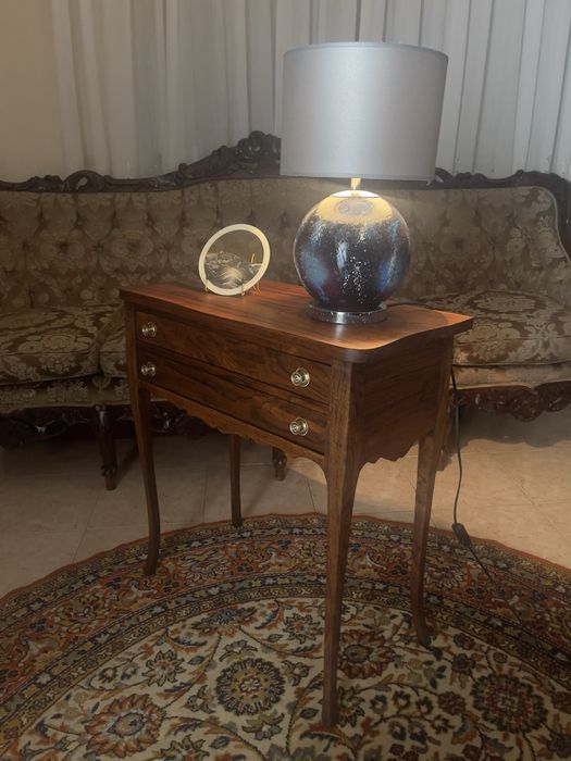 Mesa de apoio em madeira maciça de castanho estilo Luis xv/Revivalista