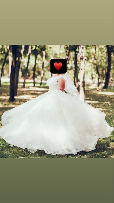 Продам весільну сукню