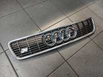 ATRAPA CHŁODNICY GRILL LOGO CHROM AUDI S4 B5 LIFT 8D0853651AA WYSYŁKA !!!