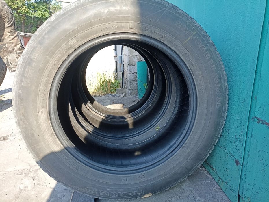 шины б/у  225*65 r17 нокиа