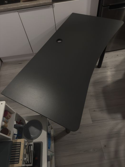 Biurko komputerowe 138cm x 68cm