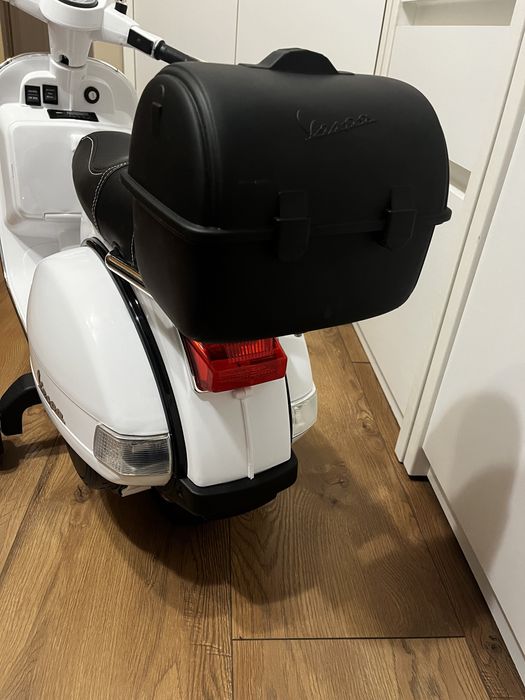 skuter motocykl elektryczny na akumulator vespa piaggo px150 biały