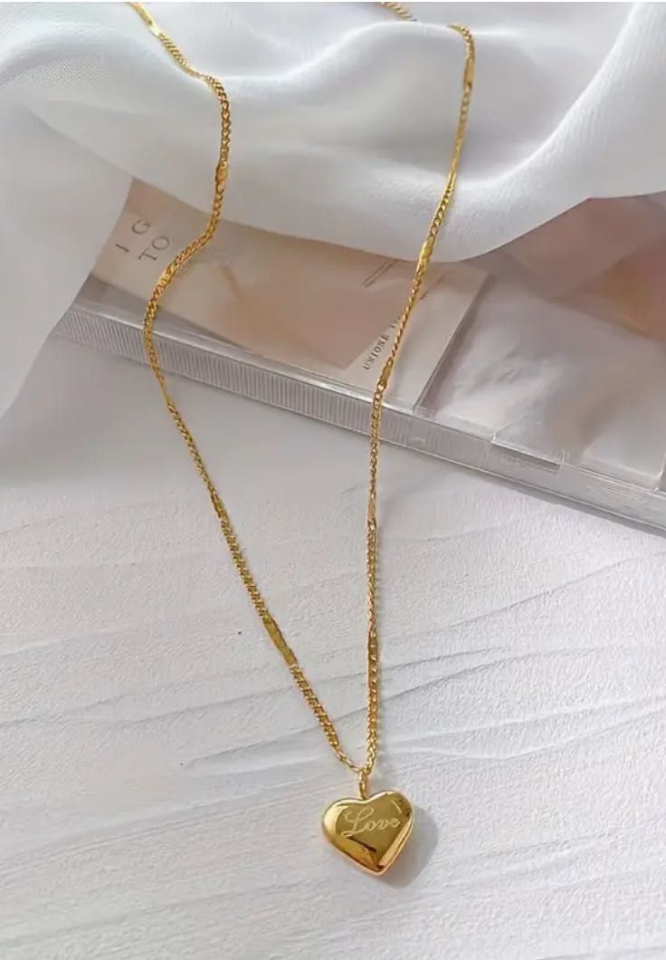 Colar Dourado Coração "LOVE" NOVO