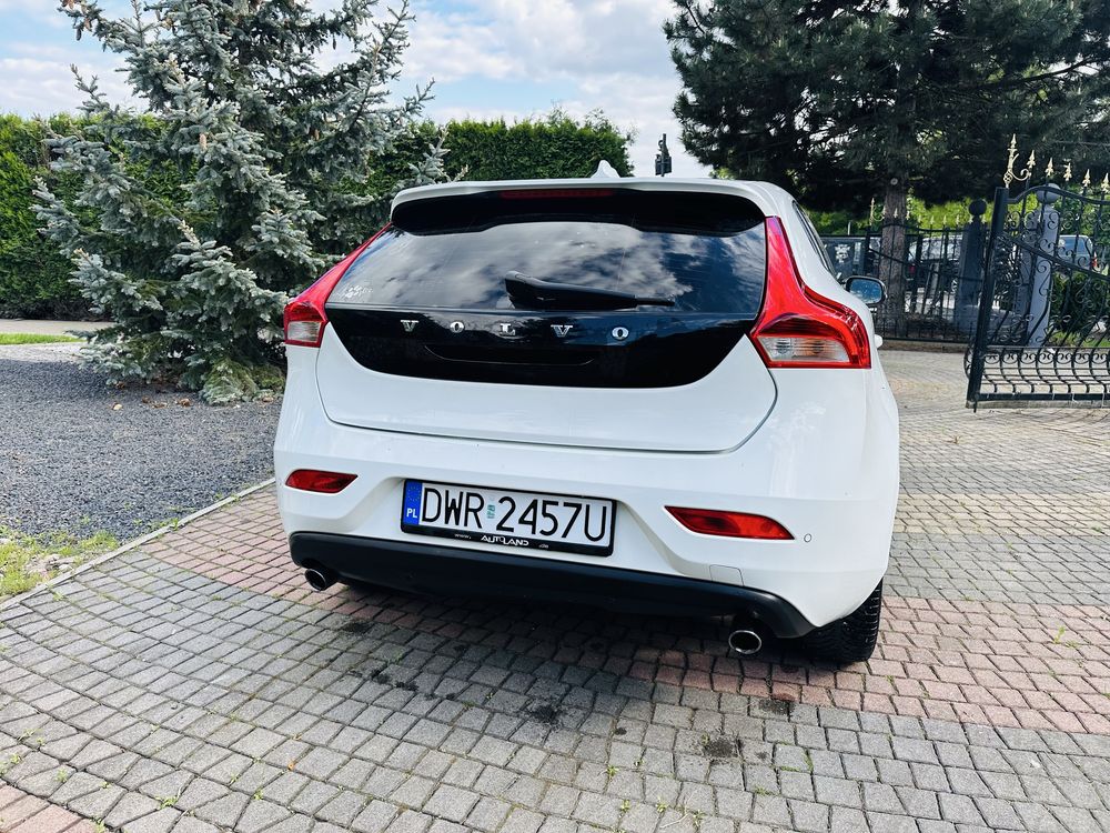 Volvo v40 D3 2.0d 150km 2016 automat full led bezwypadkowy półskóry