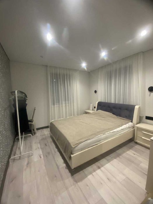 Продаж будинку з СОНЯЧНИМИ панелями та інвертором.