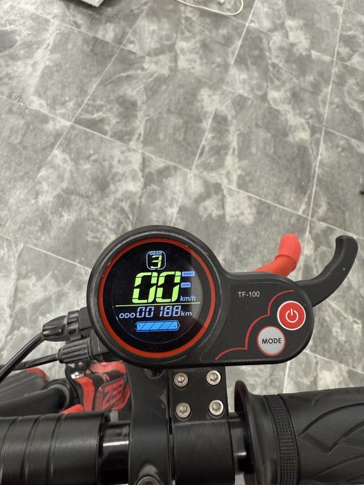 Електросамокат Giant