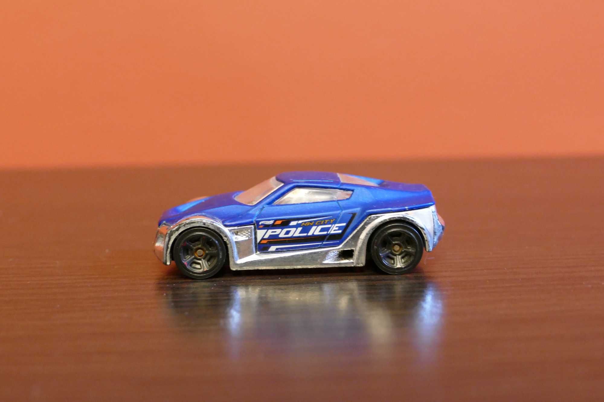 Hot Wheels autko "Resorak" Symbolic Metro Police