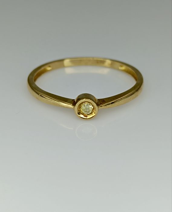 Золотое кольцо 375 пробы с бриллиантом