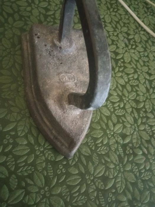 Утюг,праска чугунна