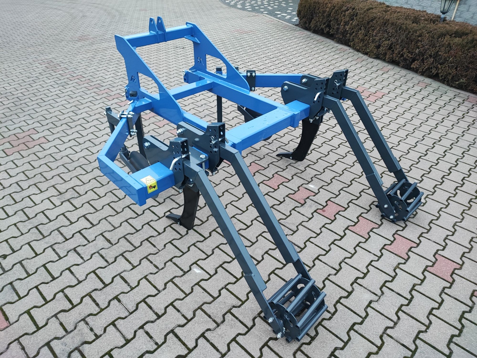 Głębosz do upraw międzyrzędzi, truskawek, warzyw GM200