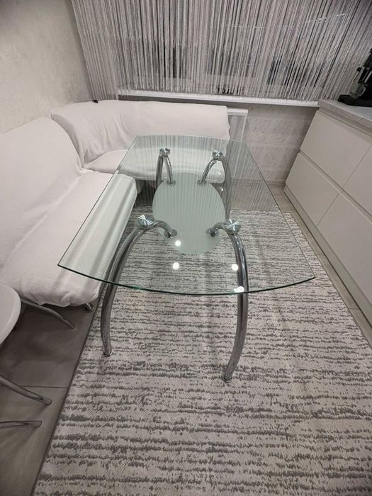 Продам скляний стіл