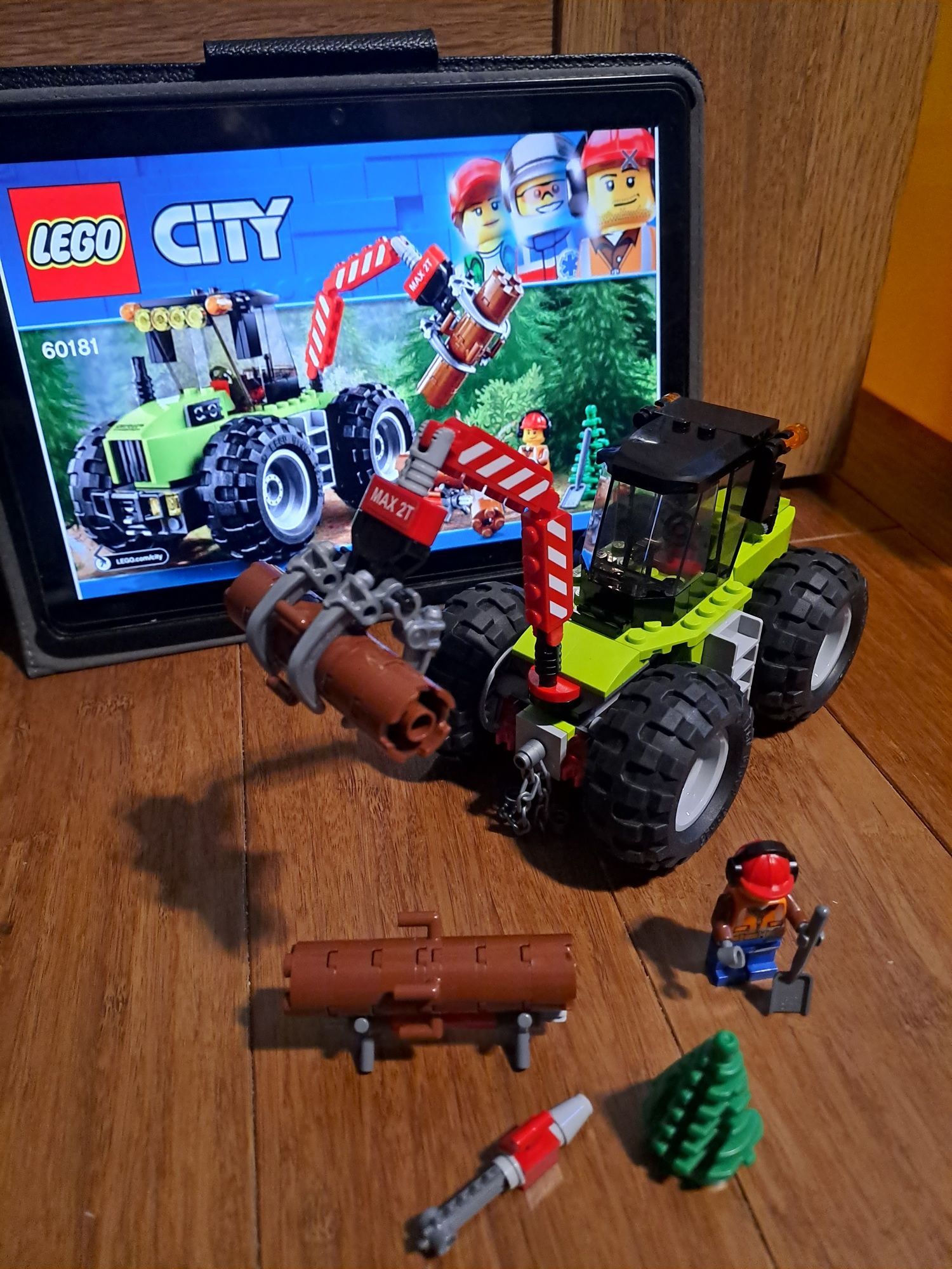 Lego leśny traktor 60181 kompletny