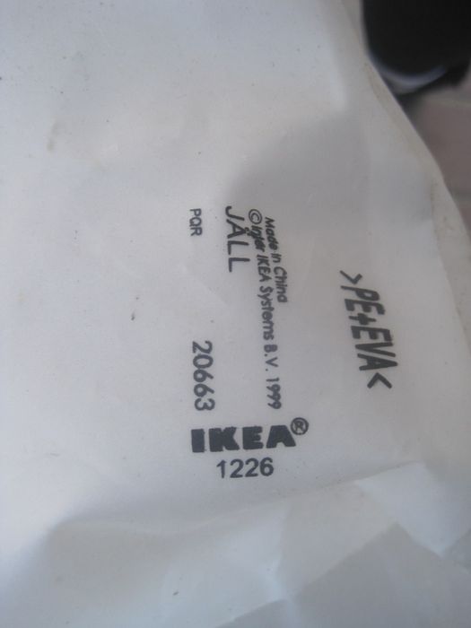 biały składany kosz z IKEA