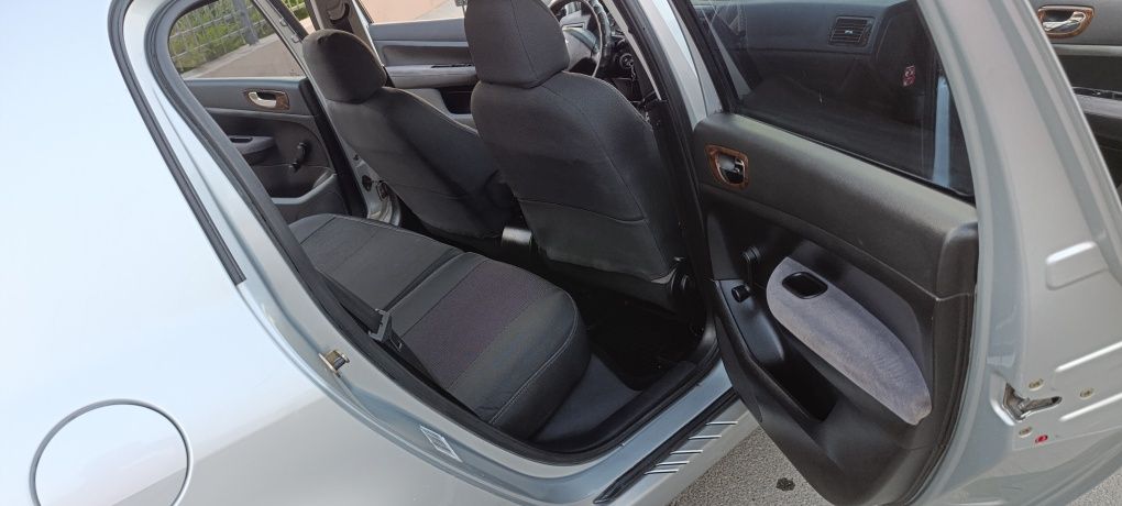 Пежо 307 2005 год 2.0 АВТОМАТ