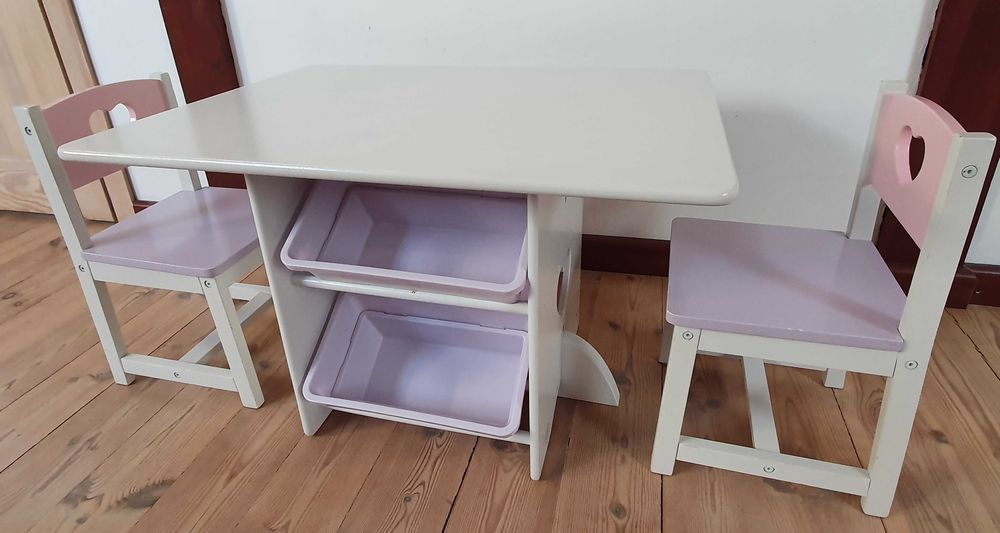 KidKraft Stolik i 2 krzesełka Serca, kolor biały i różowy