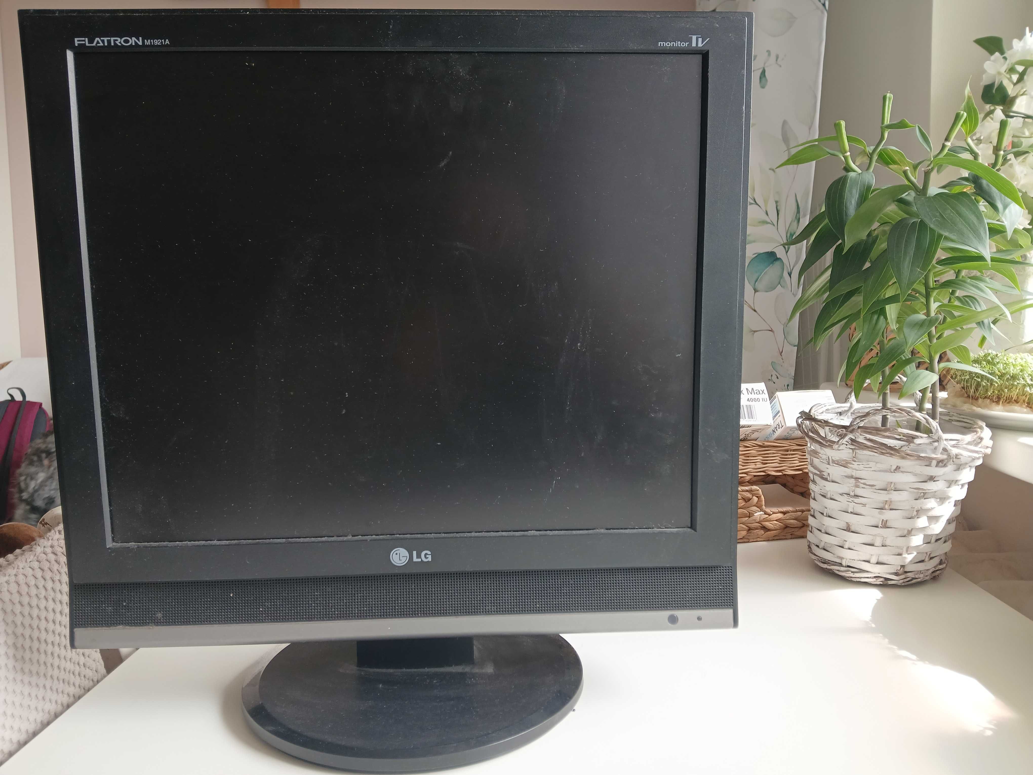 Monitor LG Flatron M1921A-BZ z tunerem telewizyjnym