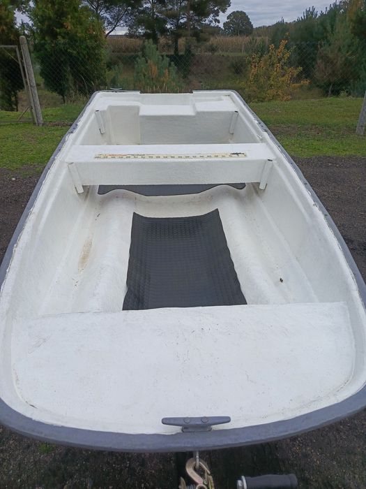 Łódź wędkarska z przyczepką