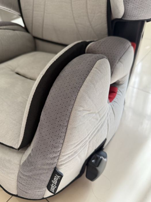 Продам автокресло Recaro Young Sport, почищено + накладка на сиденье
