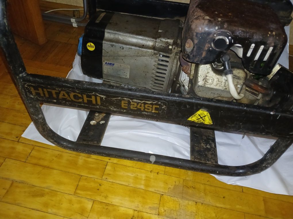 Бензогенератор HITACHI  KOKI 6.0HP E24SC