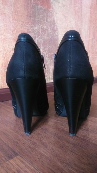 Buty, botki czarne, eleganckie r.36 - *Bullboxer* motyw pasków