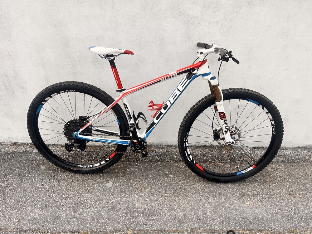 Cube 29 carbono com Fox Kashima