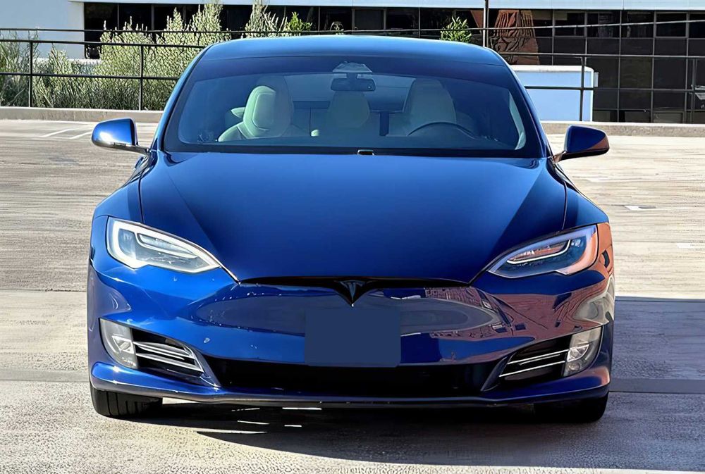 Tesla Model S      2018