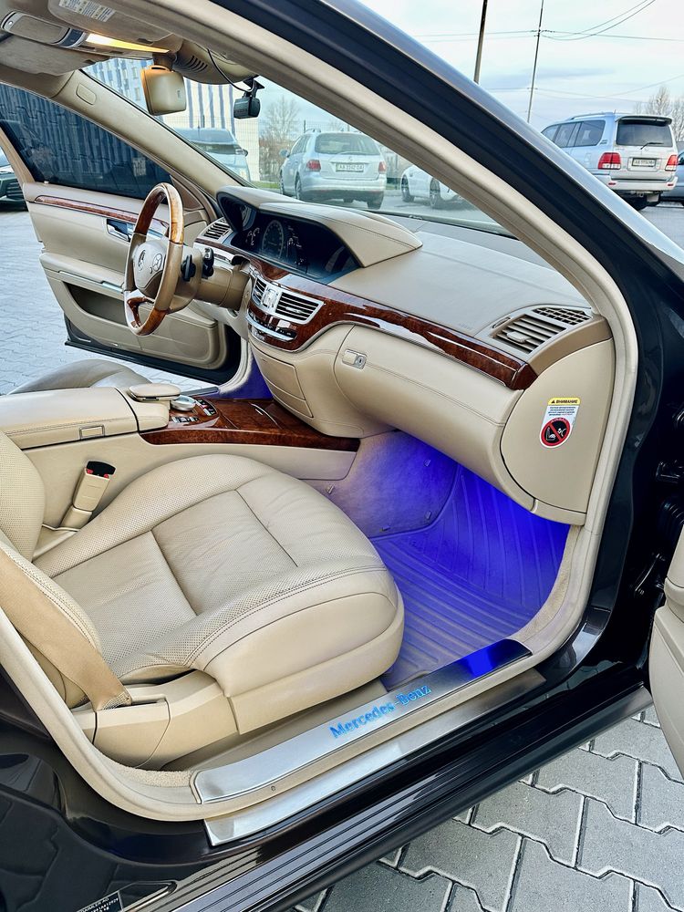 Mercedes-Benz S500 2011 рік w221