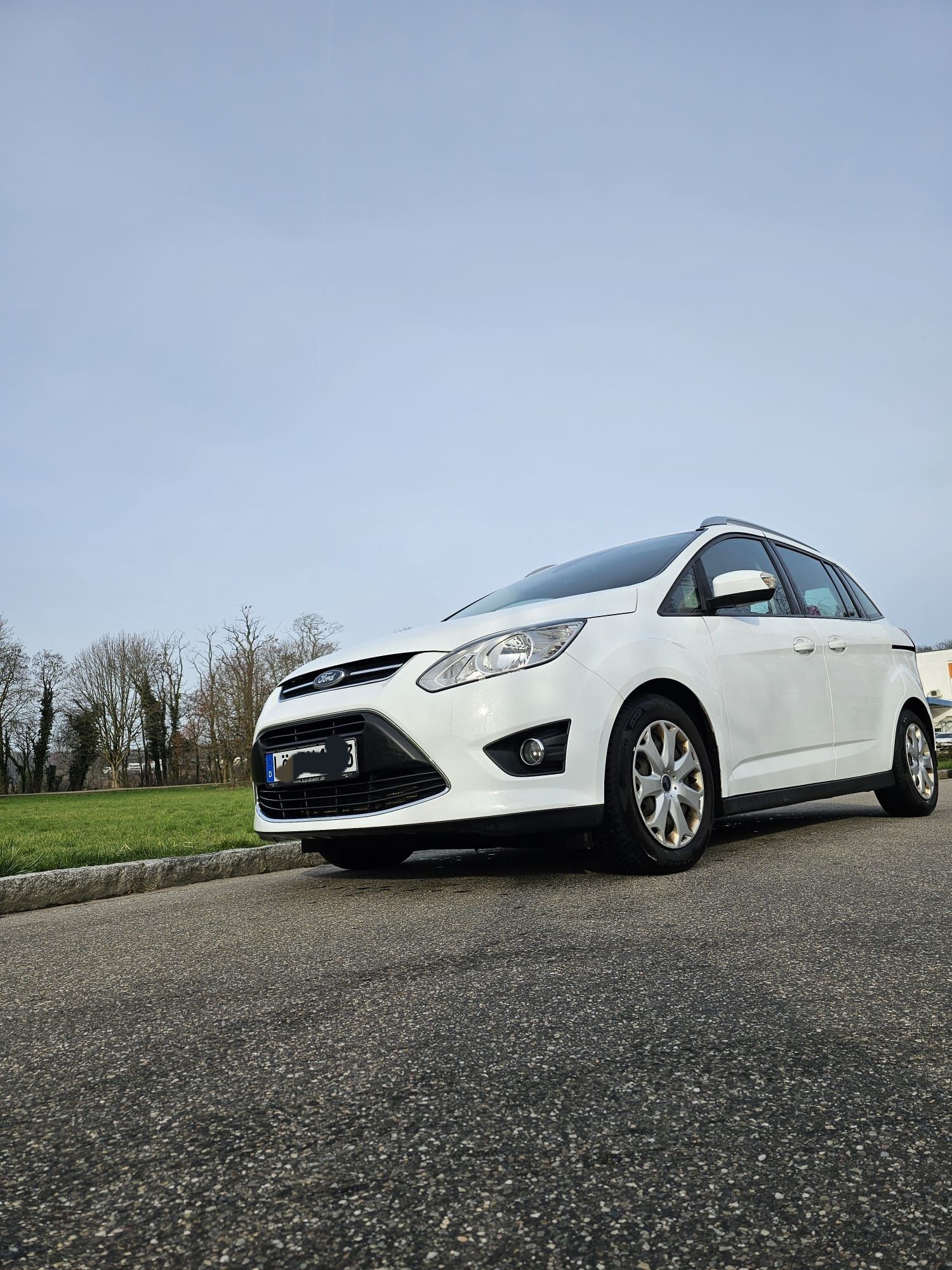 Ford Grand C-Max 2.0 TDI z 2015 roku – Przemyślany wybór dla rodziny