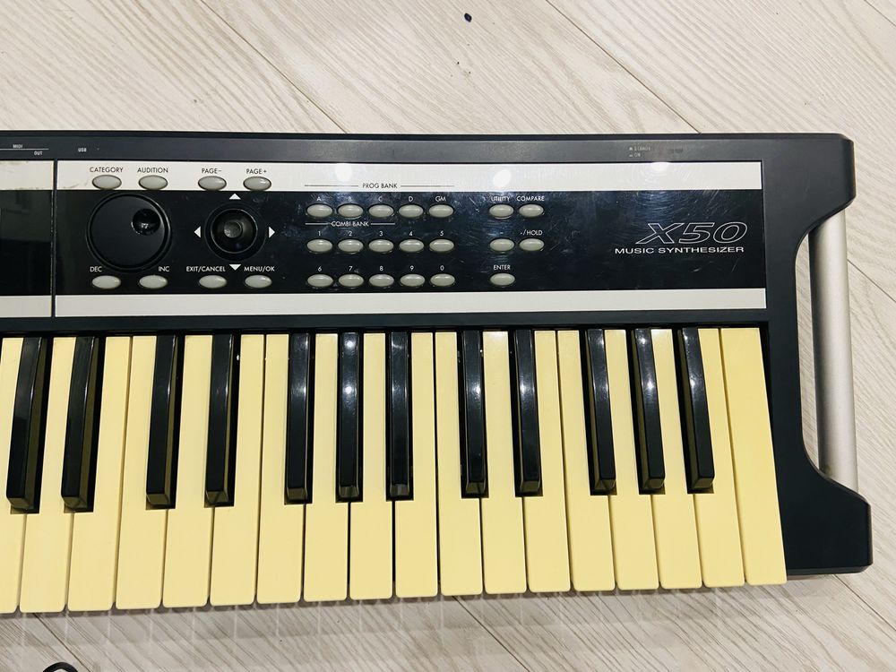 Продам супер легку клавішу Korg X50.
