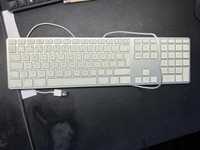 Apple Magic Keyboard com NumPad layout PT em bom estado.