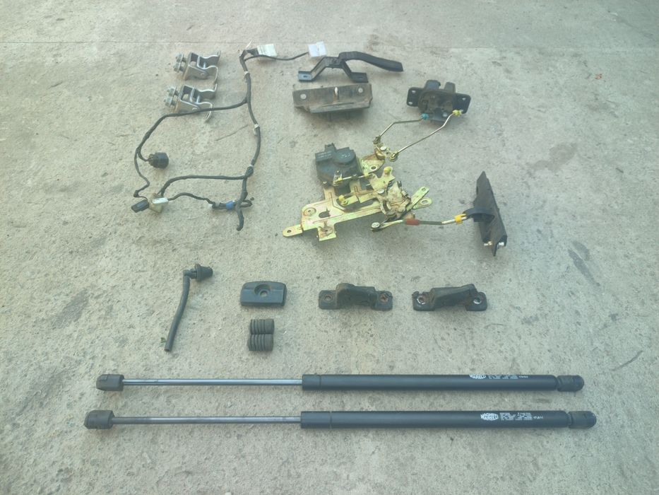 Продам замок крышки багажника на SsangYong rexton