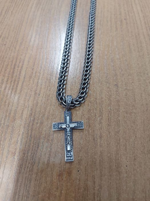 Срібна цепочка з хрестиком