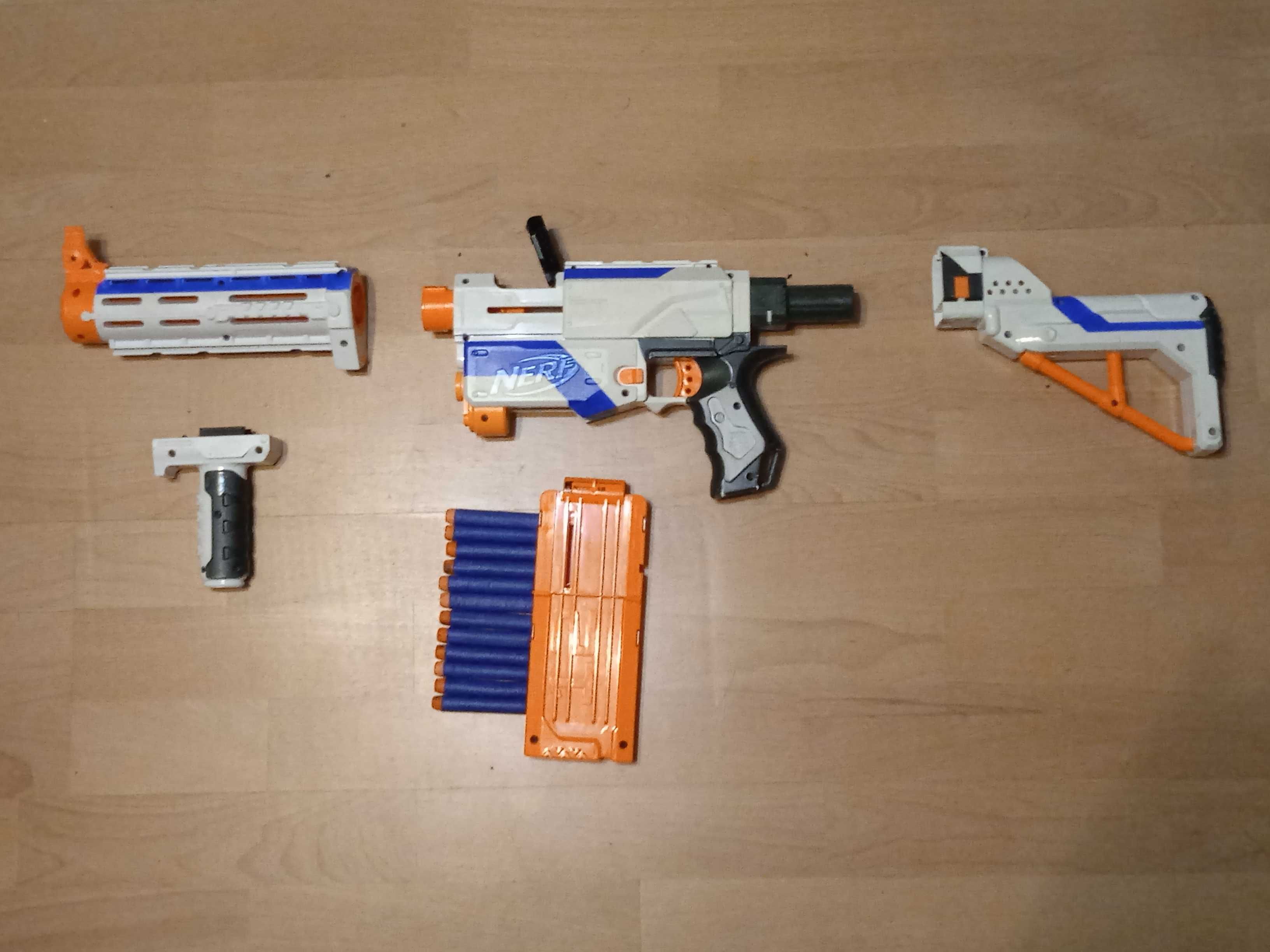 Nerf N-strike Elite Retaliator (biały) + 12 strzałek Elite