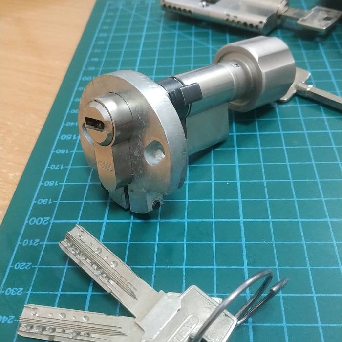 Служба аварійного відкриття замків сейфів в Рівному