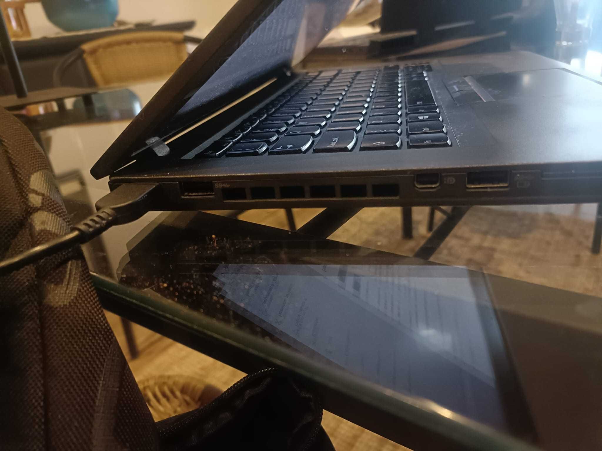 Portátil Lenovo ThinkPad com Ecrã touch– i5 v pro, 16GB RAM, 1TB