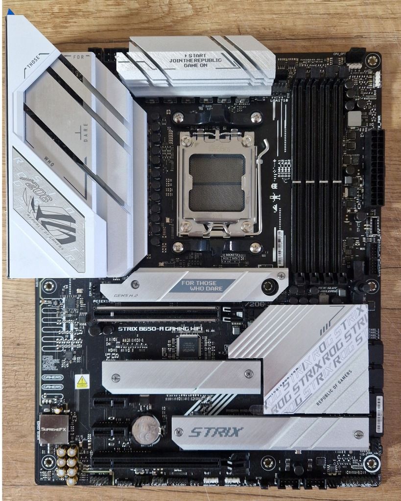 Płyta główna ASUS ROG STRIX B650-A GAMING WIFI box gwarancja nr. A1469