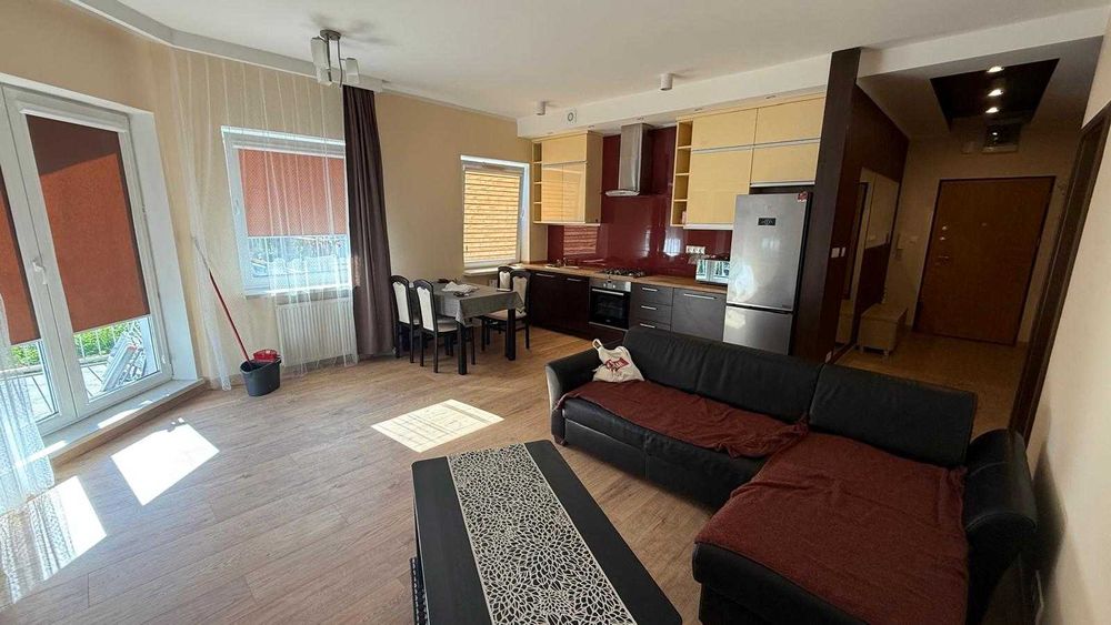 Metro Natolin. Pokój 15-25m2 (dziewczynie) w mieszkaniu 53m2 z garażem