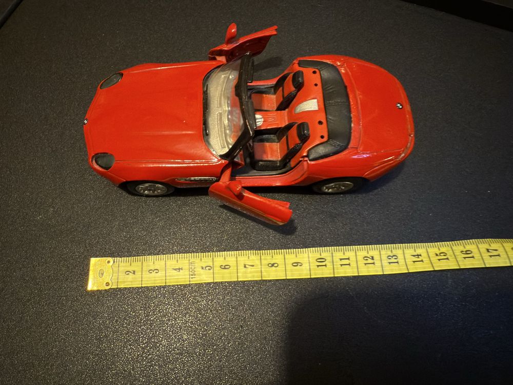 Bmw z8 model w skali