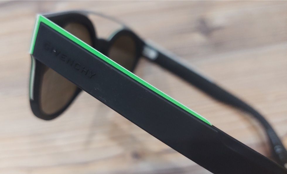 Яскраві і округлі сонцезахисні окуляри  GV7017/S 8VWEJ Givenchy!