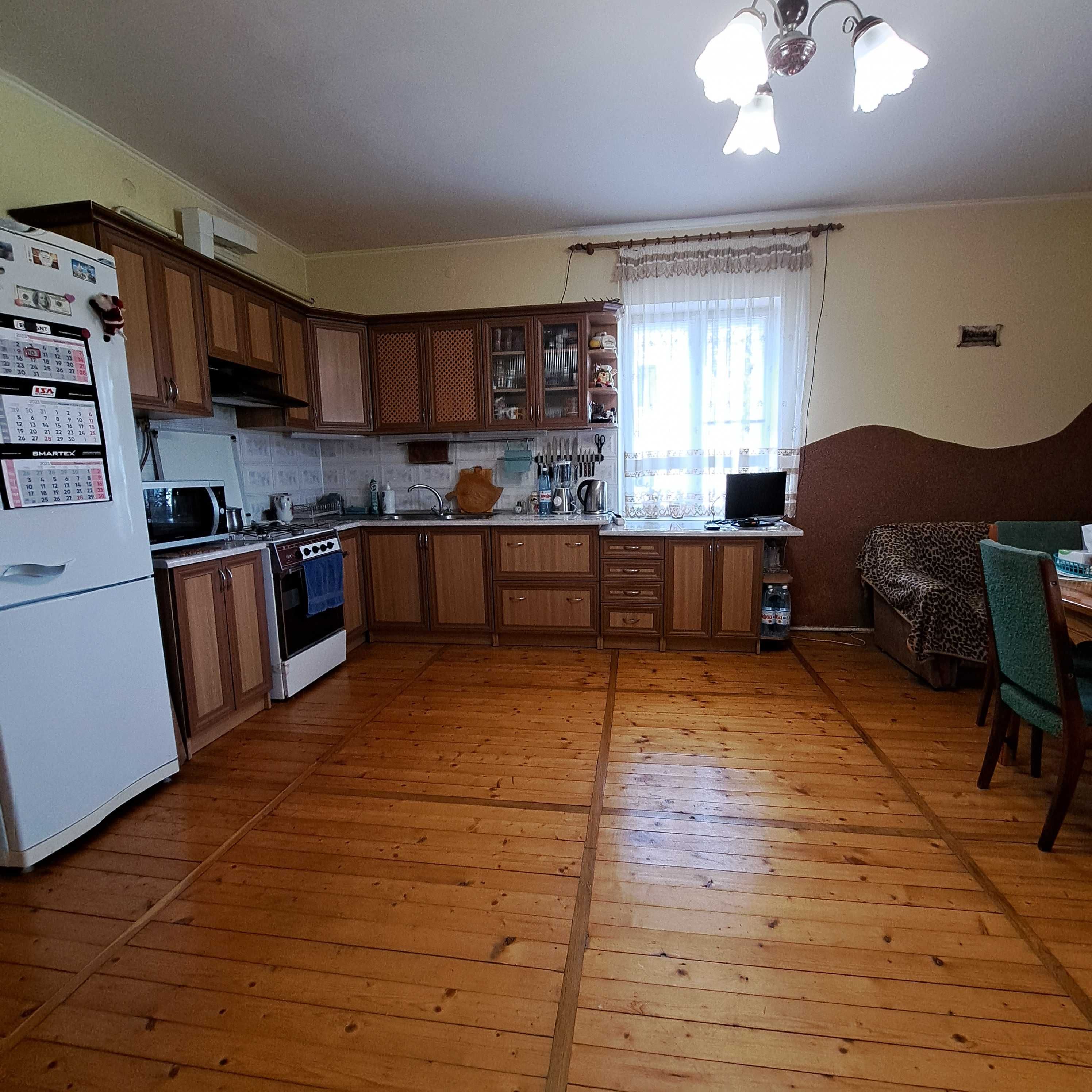 Оренда будинку з власним подвір'ям і гаражем с. Солонка