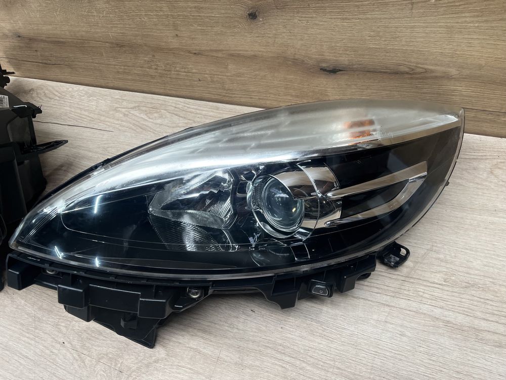 Lampa/reflektor przedni lewy prawy Renault Scenic III Lift