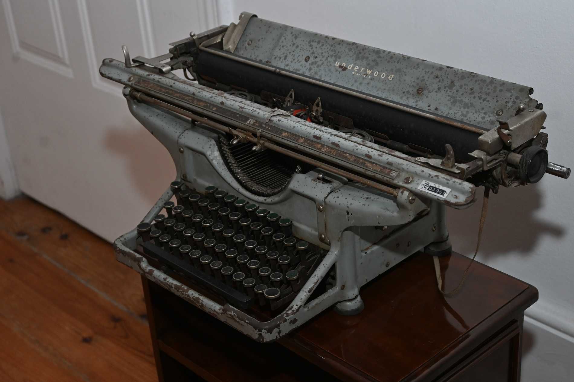 Maquina de Escrever antiga Marca UNDERWOOD