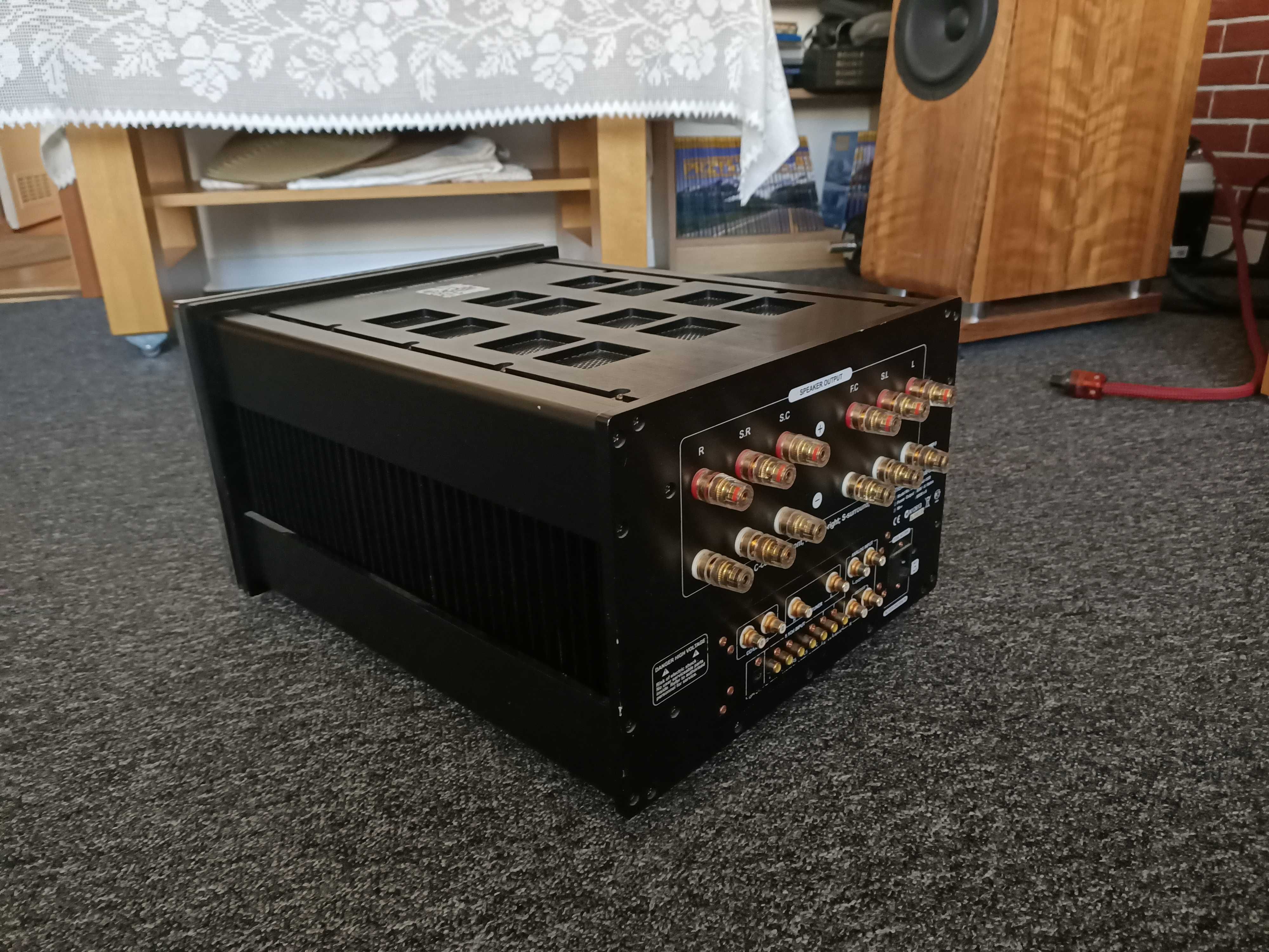 Jungson AV 1000, wzmacniacz