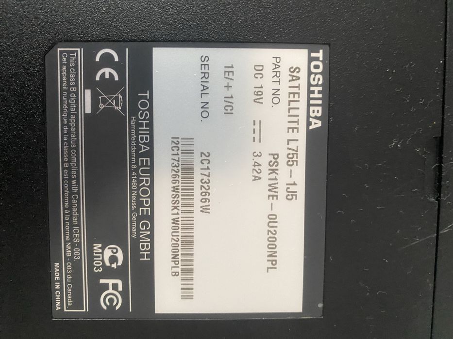 Laptop Toshiba Satellite L755-1J5 procesor i3-2350M 6GB 640 DVD-RW
