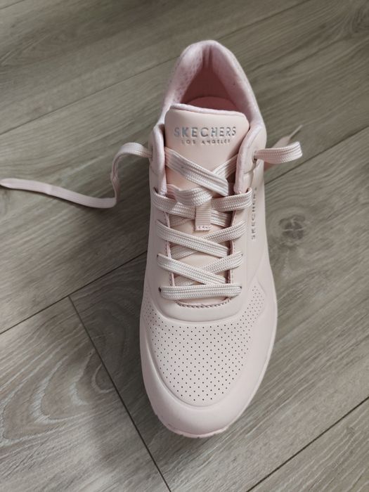 Кросівки жіночі 40 розмір