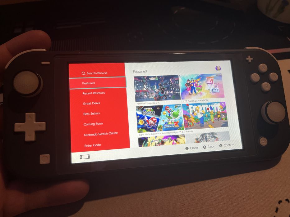 Продаю Nintendo Switch Lite