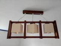Lampa drewniana do salonu