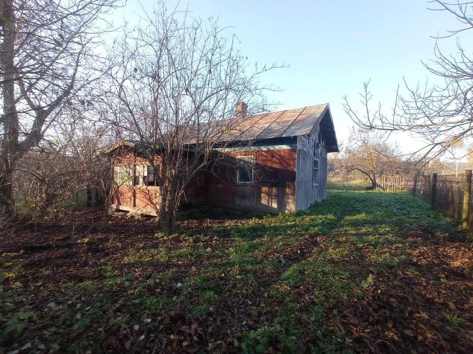 Продаж земельної ділянки та старого будинку, с.Завадів