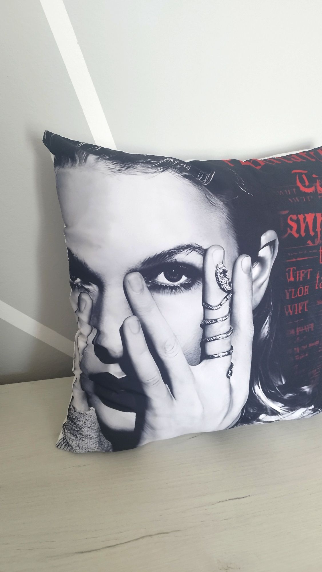 Poduszka Taylor Swift reputation 45x45